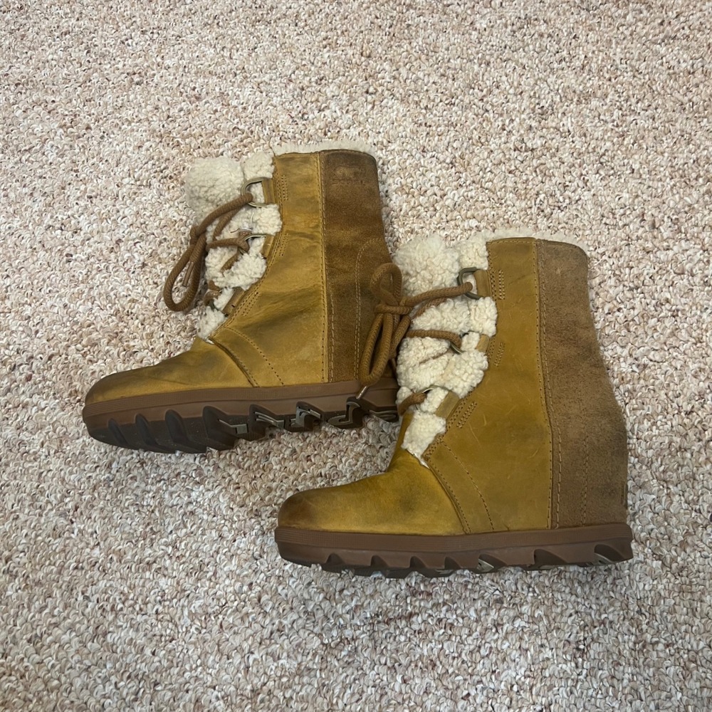 Sorel Womens Joan of Arctic Wedge II Cozy Boots Shearling Tan NL3021-224 Size 6